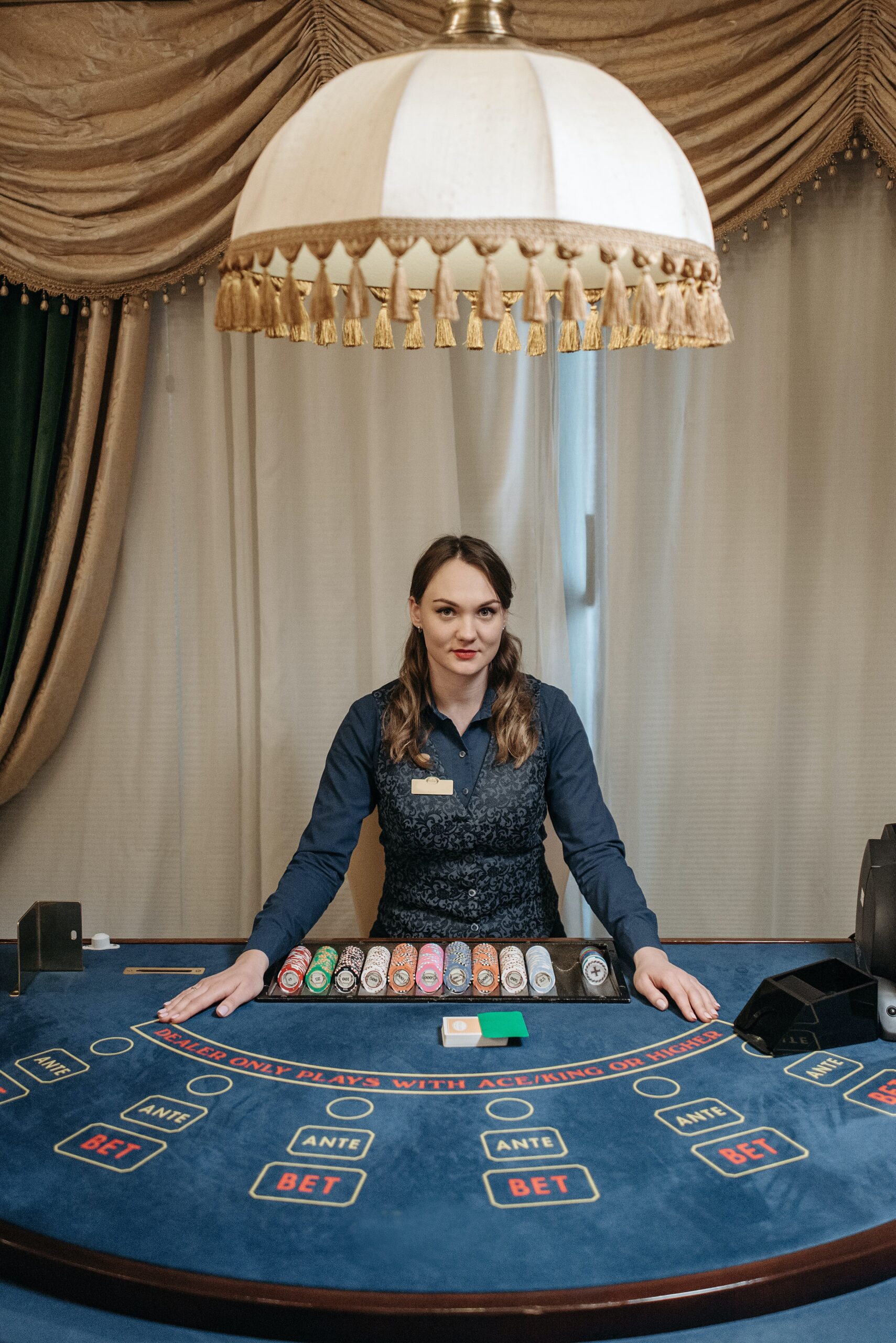 The Thrill of Live Dealer Games: Bridging the Gap Between Online and Land-based Casinos